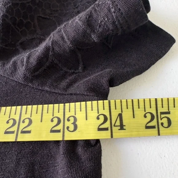 Talbots Woman Black Short‎ Sleeve Tee Size X Embroidered Sleeve Scallop V-Neck - Picture 7 of 8